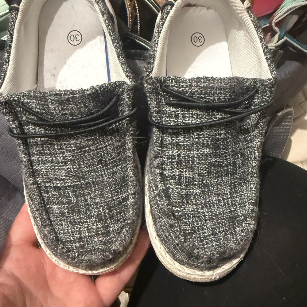 SHEIN Kids Moccasins in Black and White